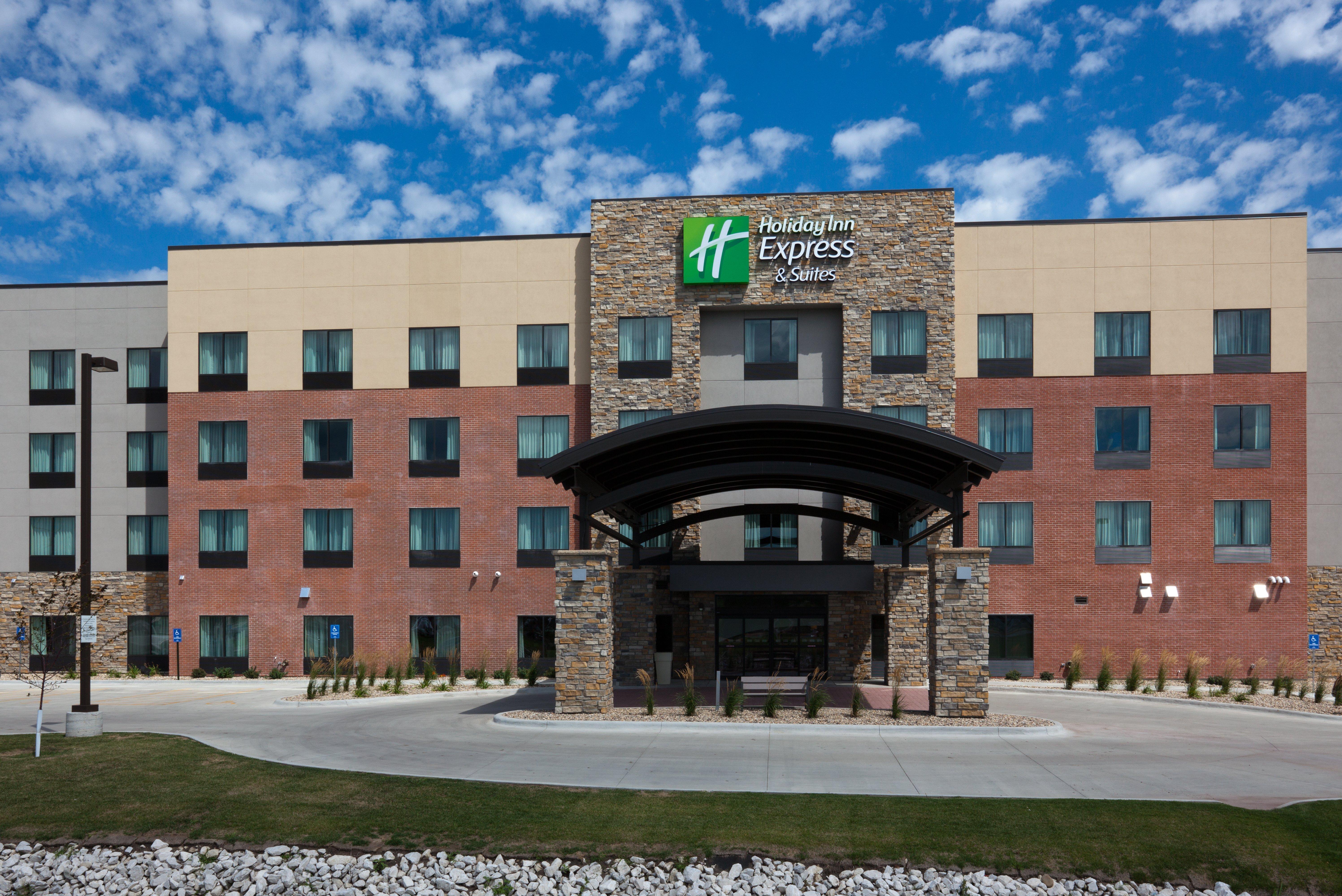 Holiday Inn Express & Suites Fort Dodge By Ihg Zewnętrze zdjęcie
