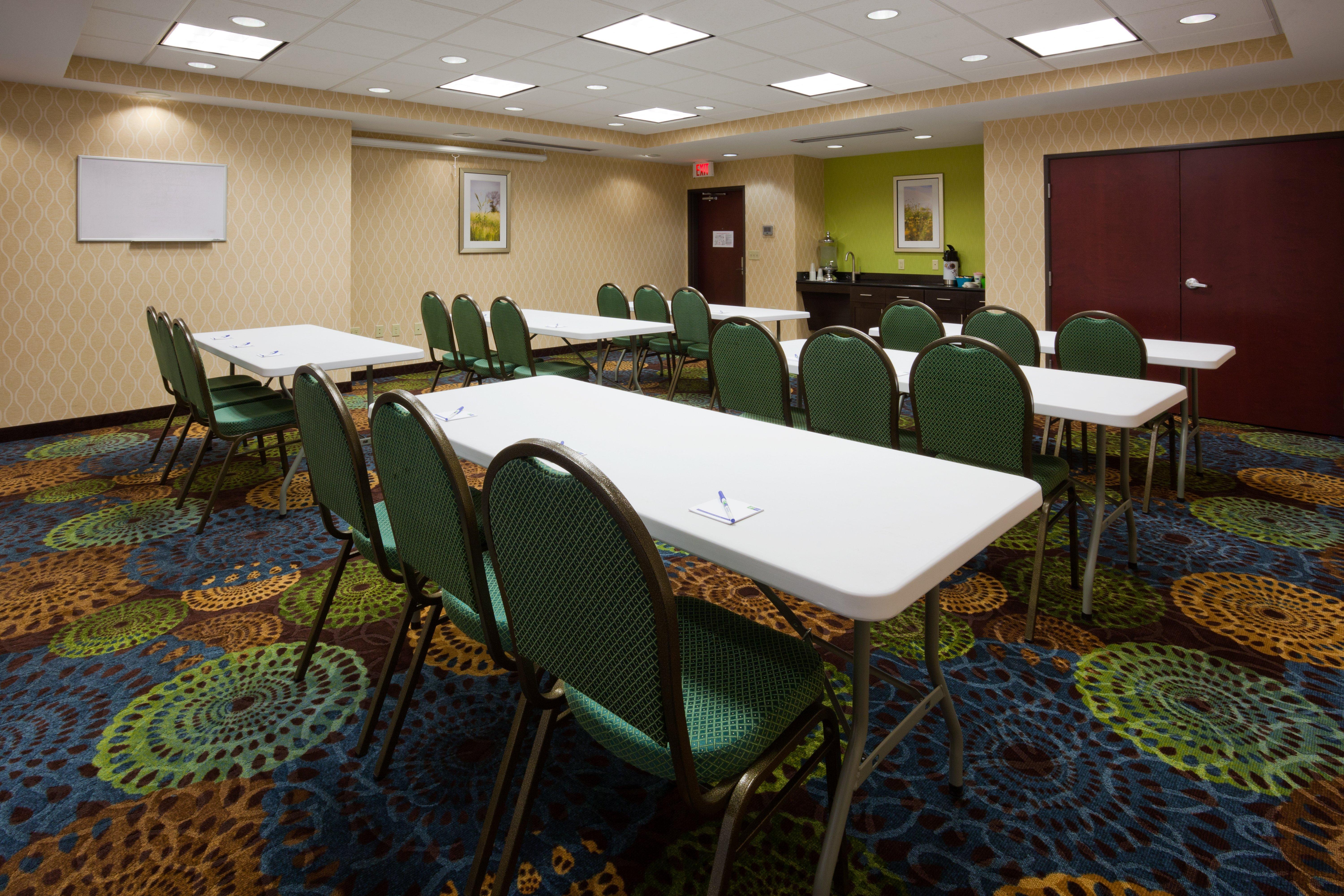 Holiday Inn Express & Suites Fort Dodge By Ihg Zewnętrze zdjęcie