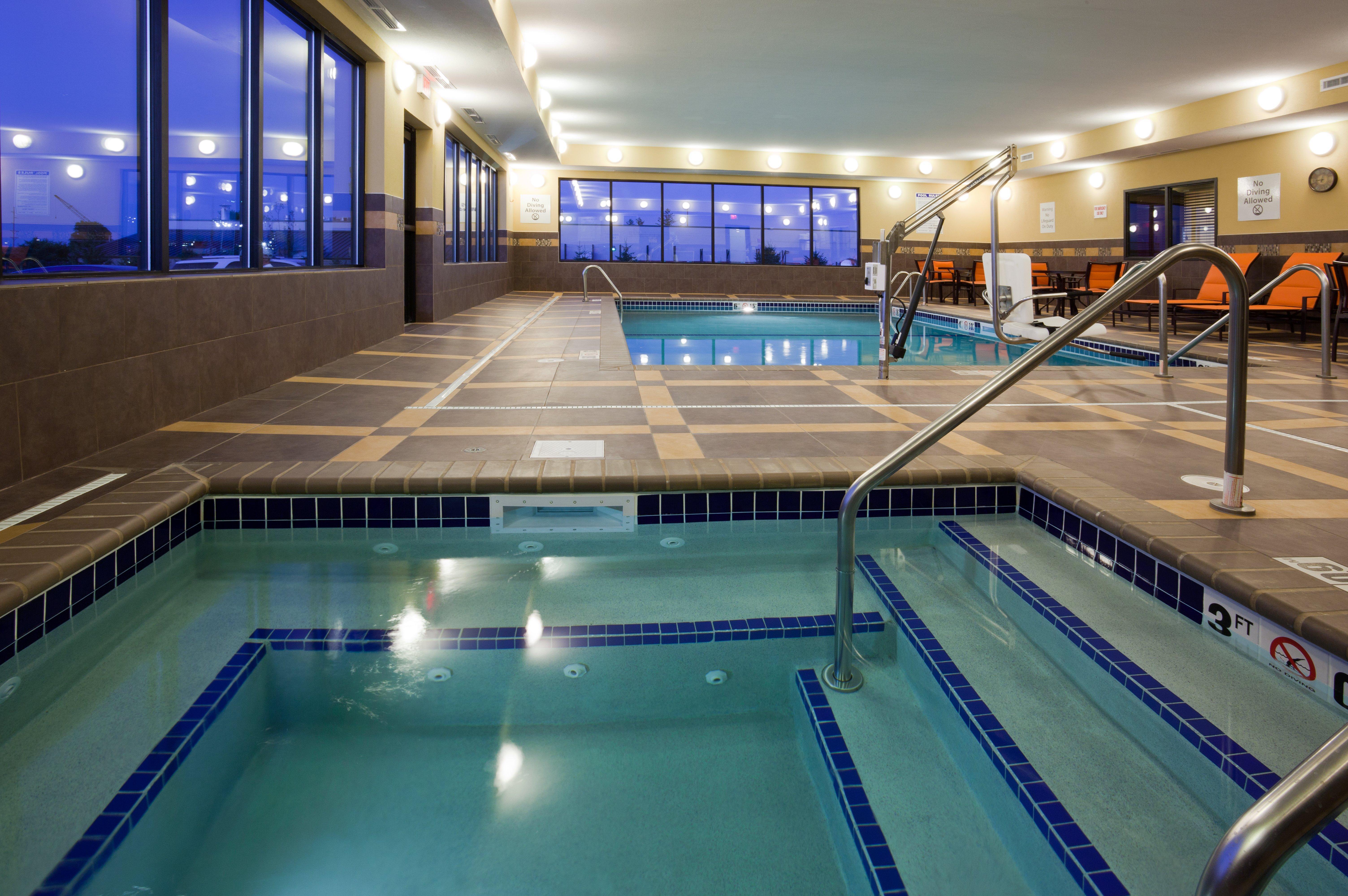 Holiday Inn Express & Suites Fort Dodge By Ihg Zewnętrze zdjęcie