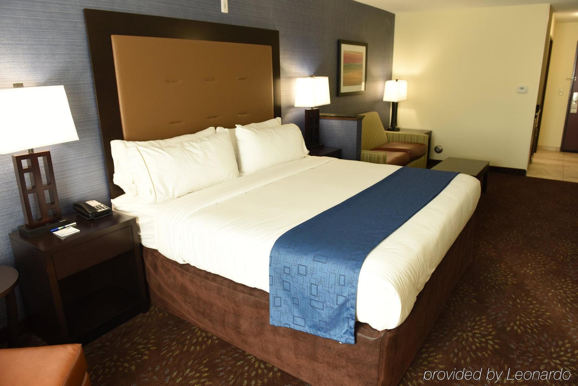 Holiday Inn Express & Suites Fort Dodge By Ihg Zewnętrze zdjęcie