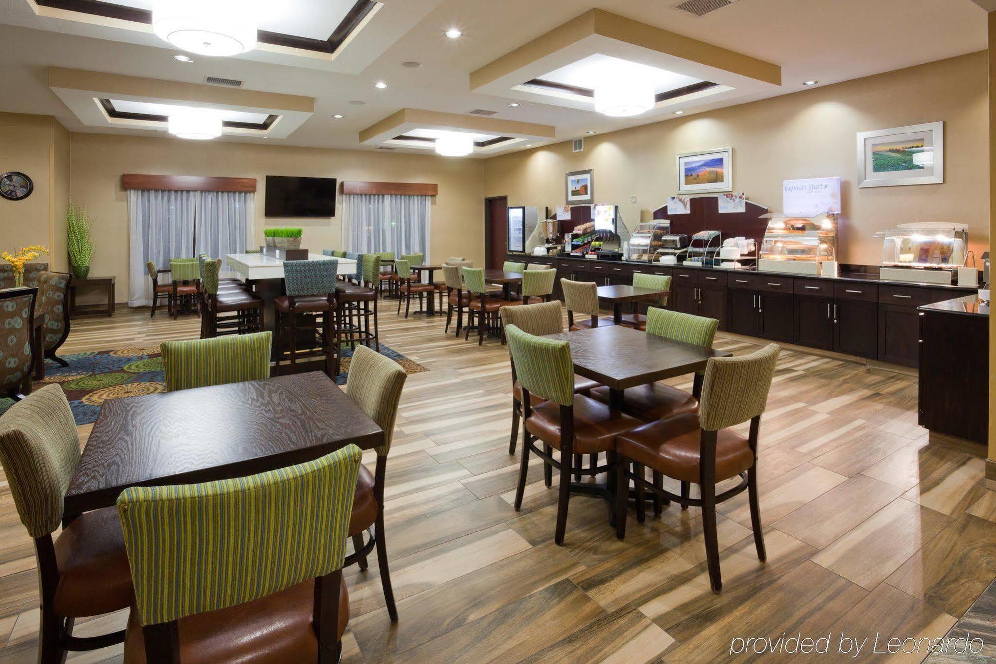 Holiday Inn Express & Suites Fort Dodge By Ihg Zewnętrze zdjęcie