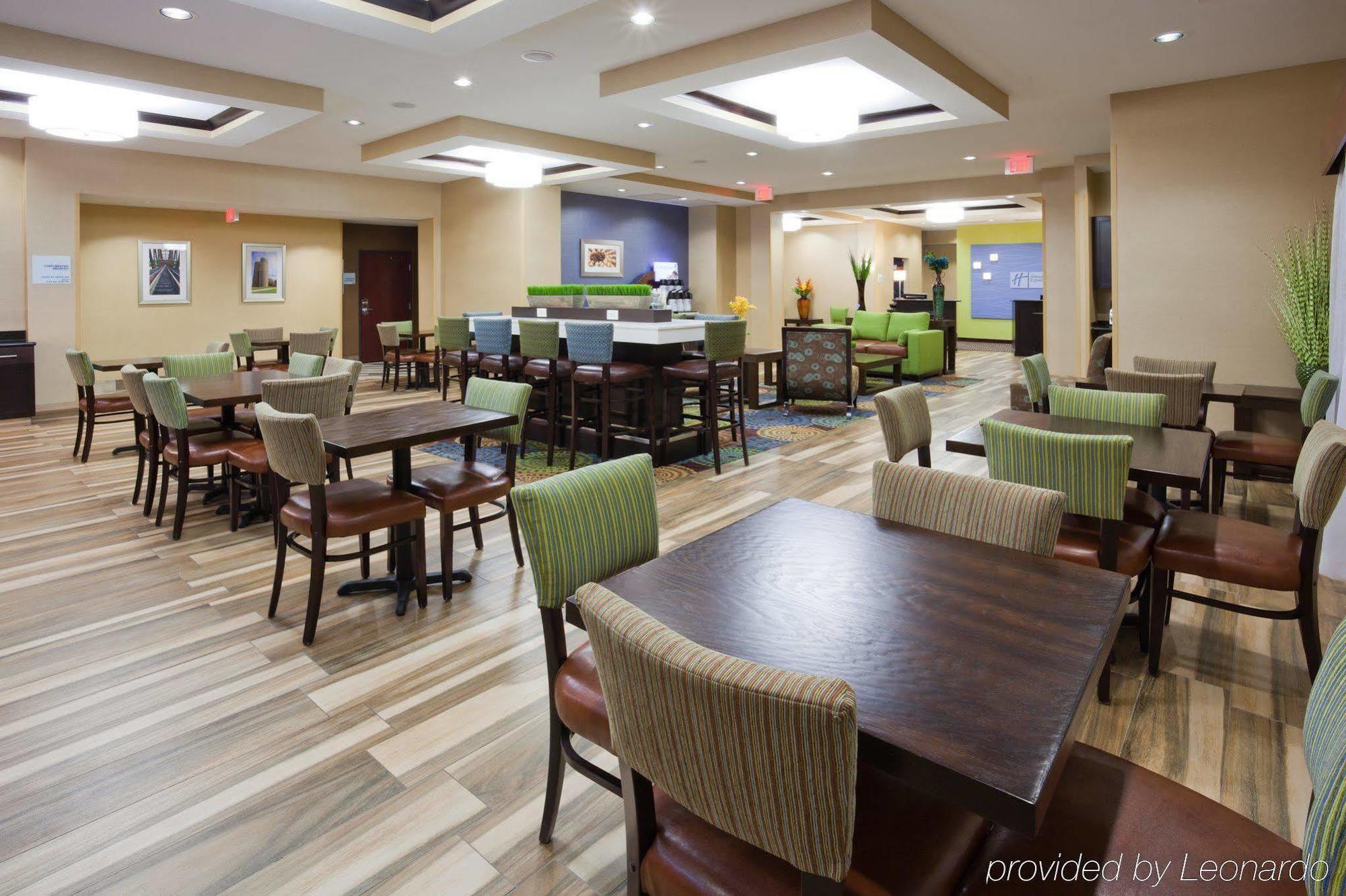 Holiday Inn Express & Suites Fort Dodge By Ihg Zewnętrze zdjęcie